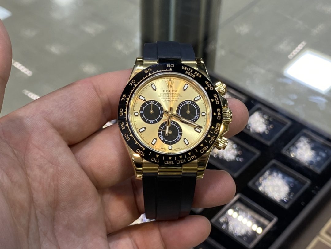 Guest table, 18K gold-filled Yu Wenle