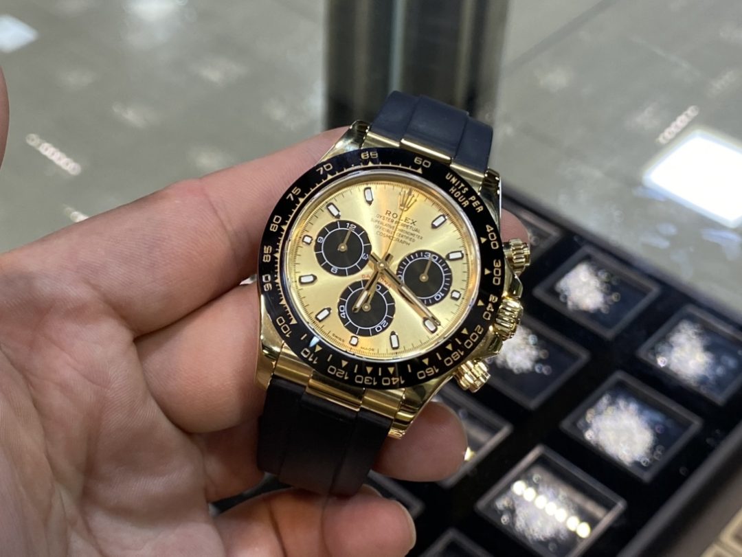 Guest table, 18K gold-filled Yu Wenle