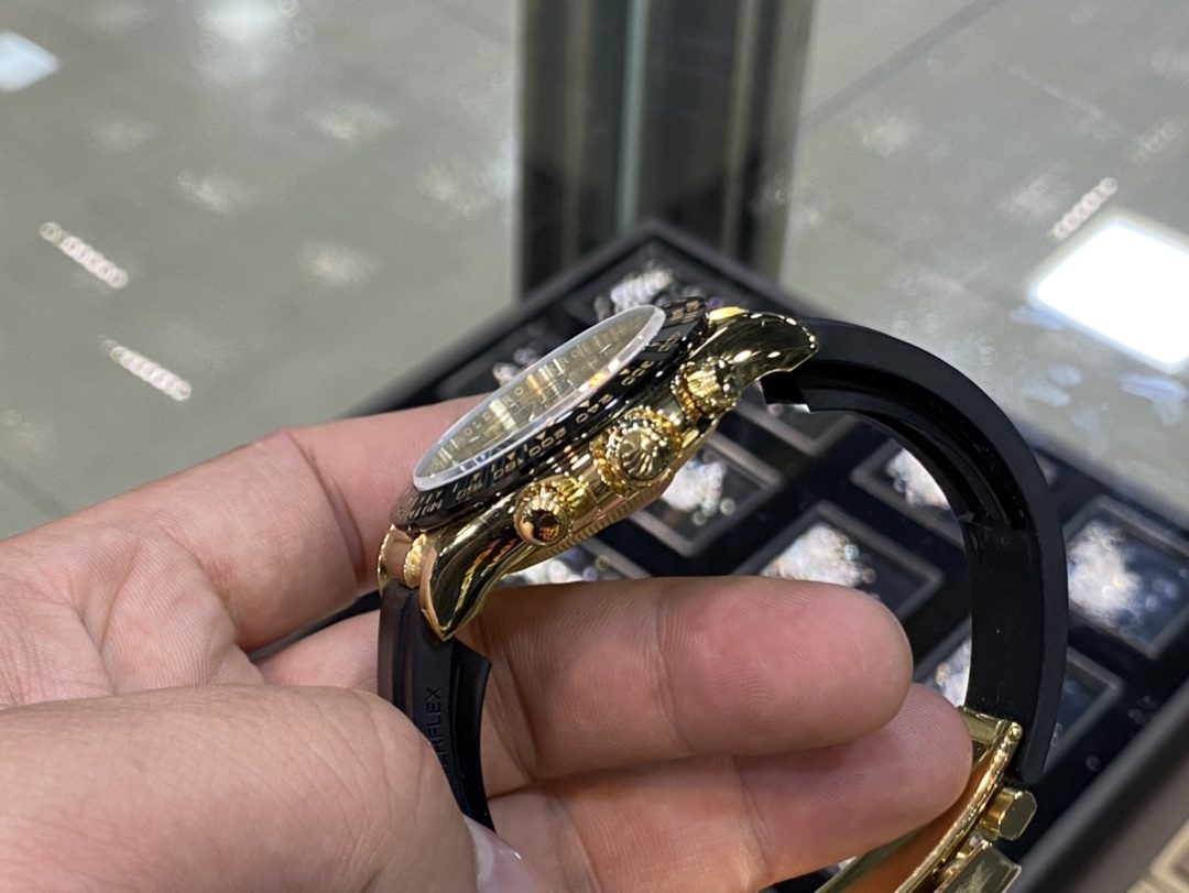 Guest table, 18K gold-filled Yu Wenle