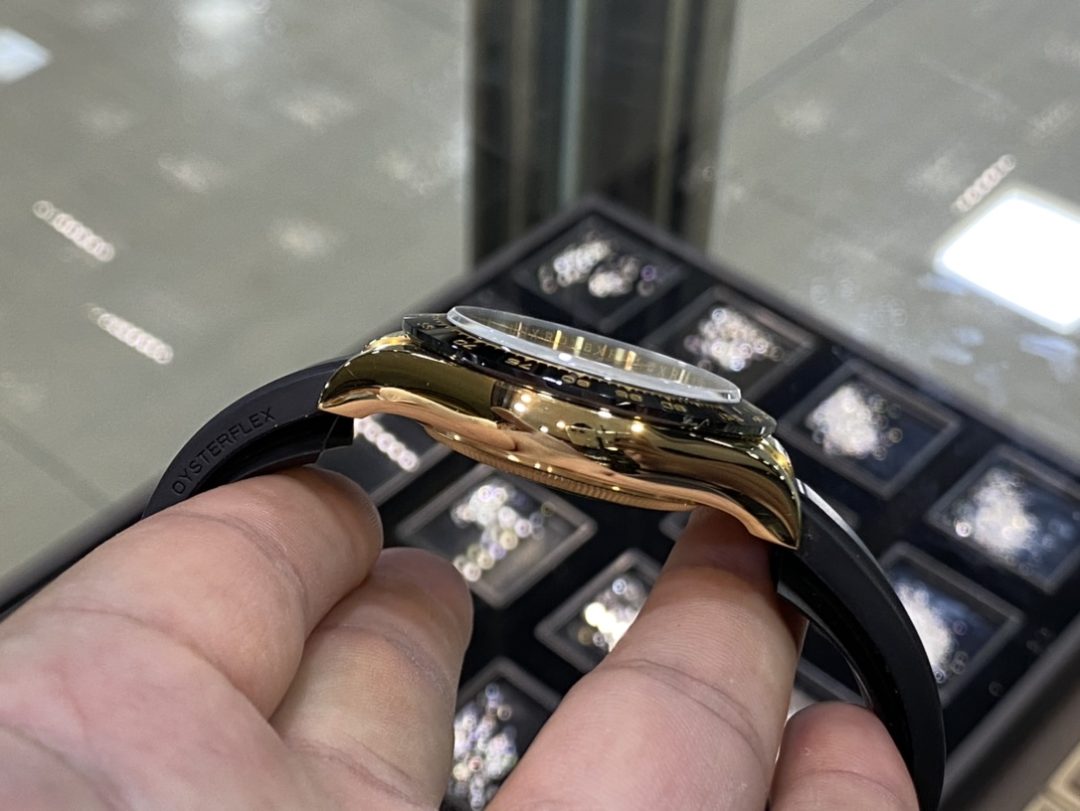 Guest table, 18K gold-filled Yu Wenle