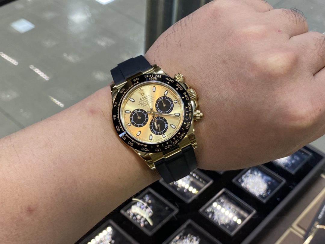 Guest table, 18K gold-filled Yu Wenle