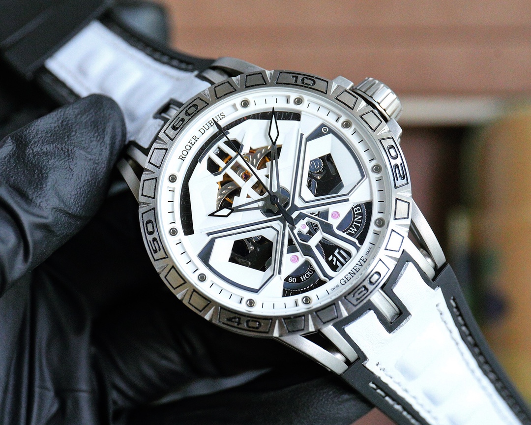 Roger DUBUIS 234