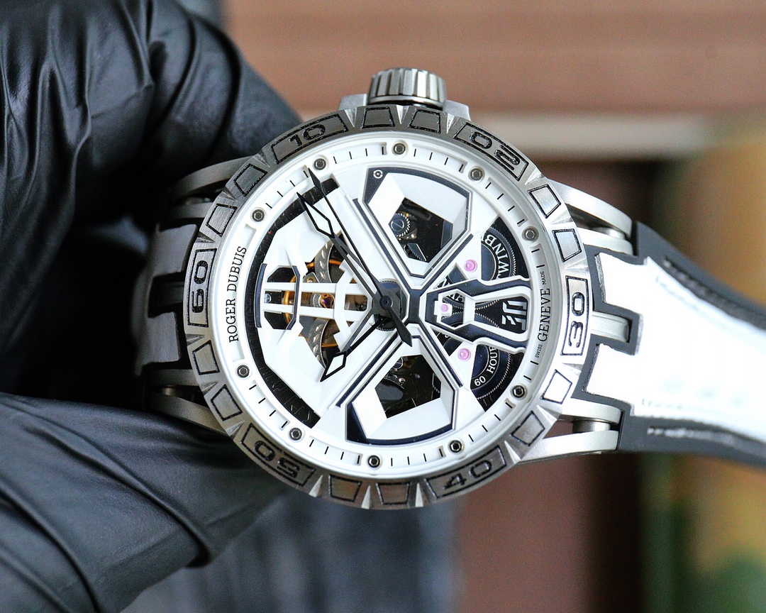 Roger DUBUIS 234