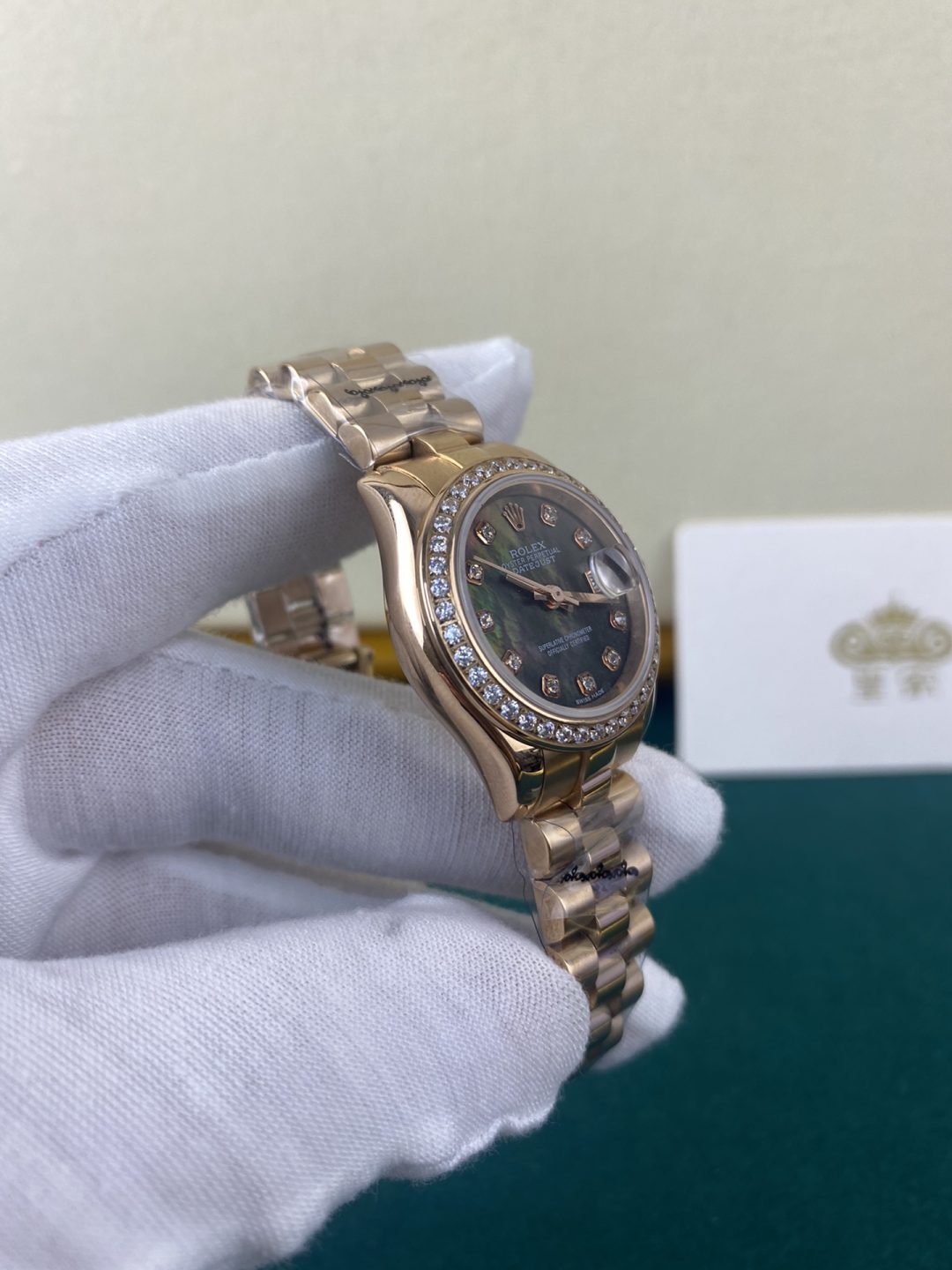 Royal Live Shot Rolex Log Mother-of-Pearl 28mm