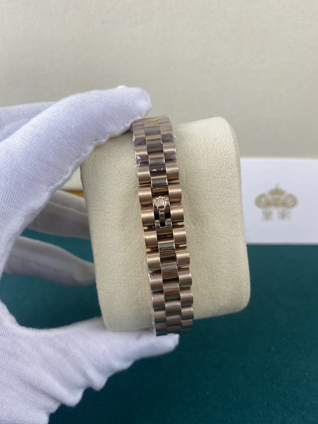 Royal Live Shot Rolex Log Mother-of-Pearl 28mm