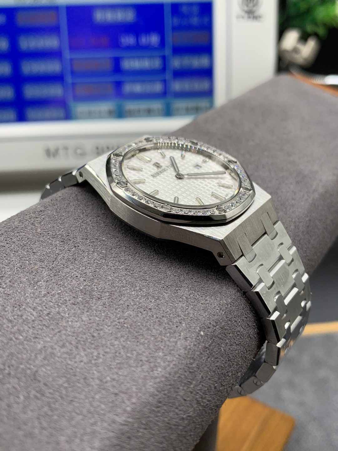 Audemars Piguet Women's Quartz 67651