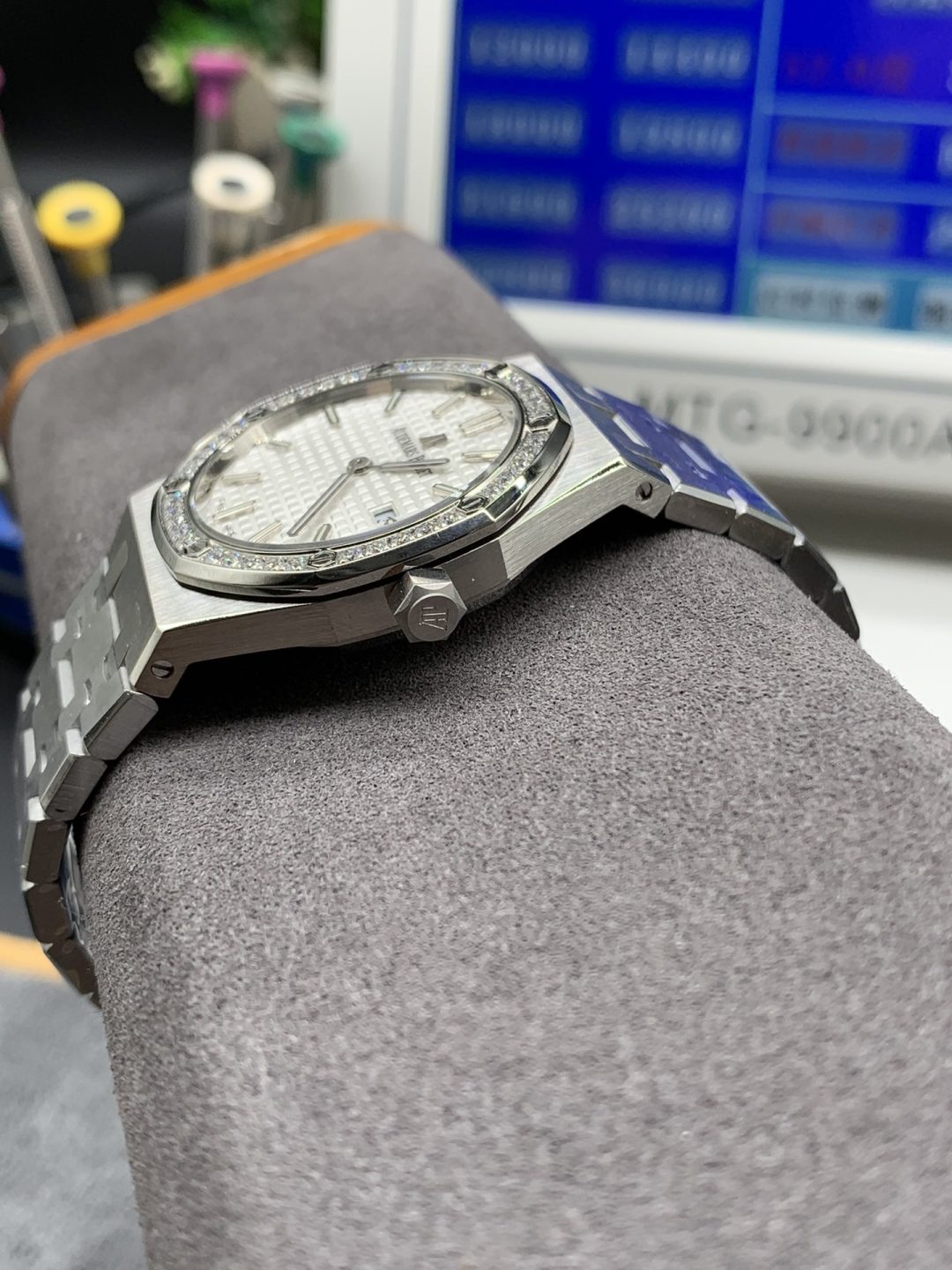 Audemars Piguet Women's Quartz 67651