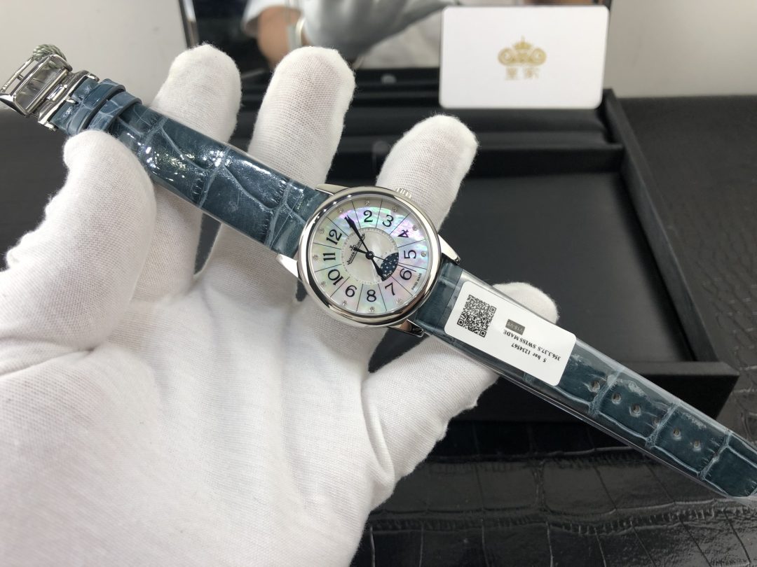 Jaeger-LeCoultre Dating Shell Dial Women's Watch