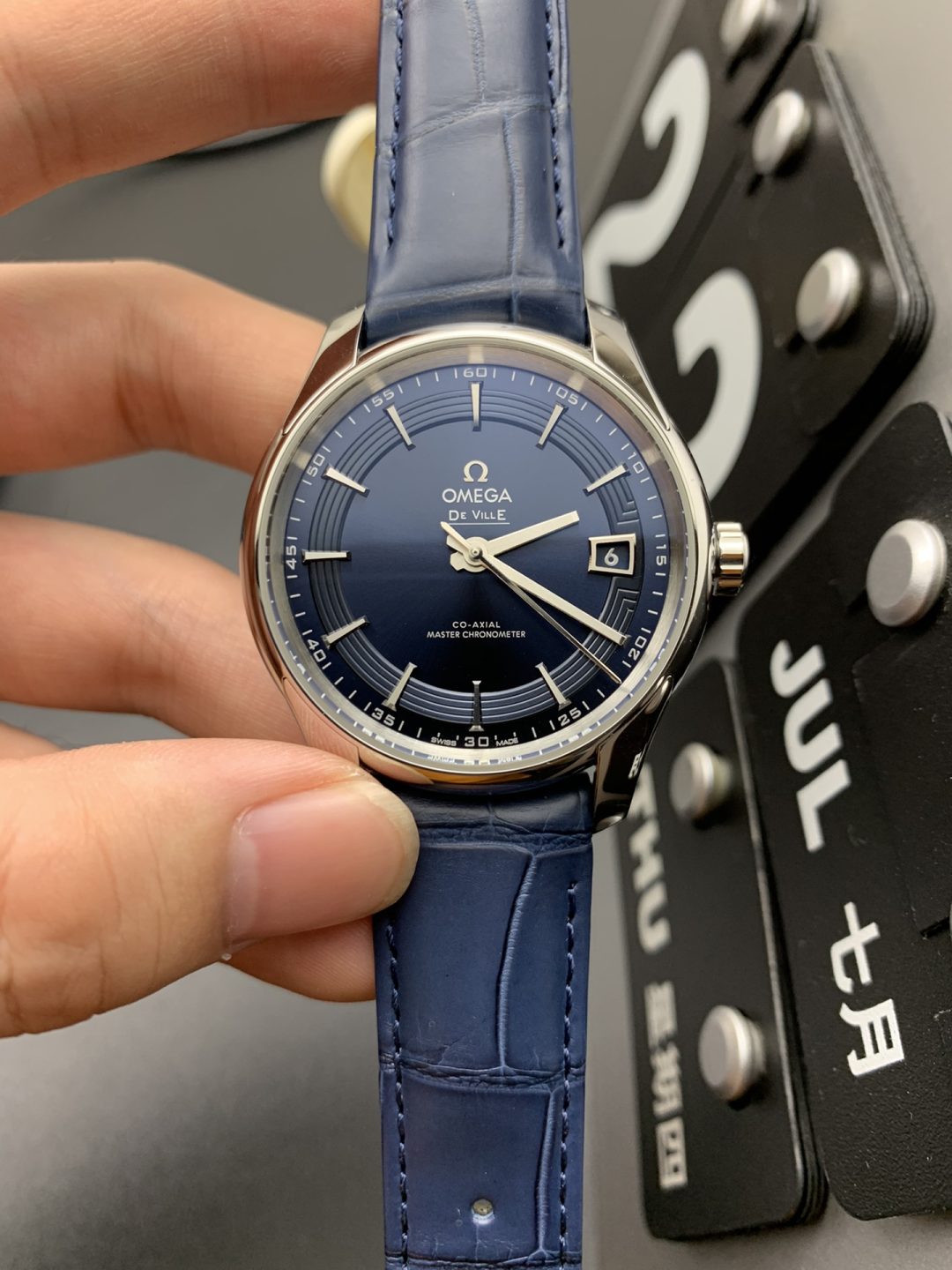 Omega VS 8900 Bright Blue Spot Seconds
