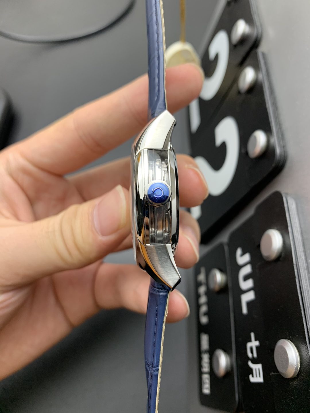 Omega VS 8900 Bright Blue Spot Seconds