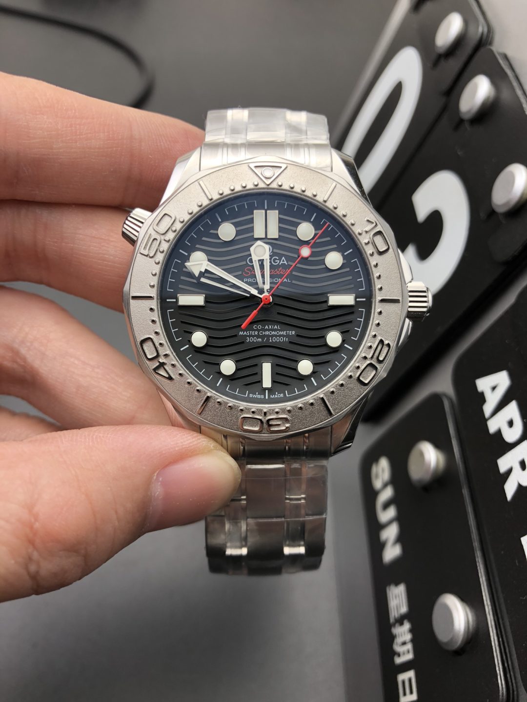 Omega VS Seamaster 300