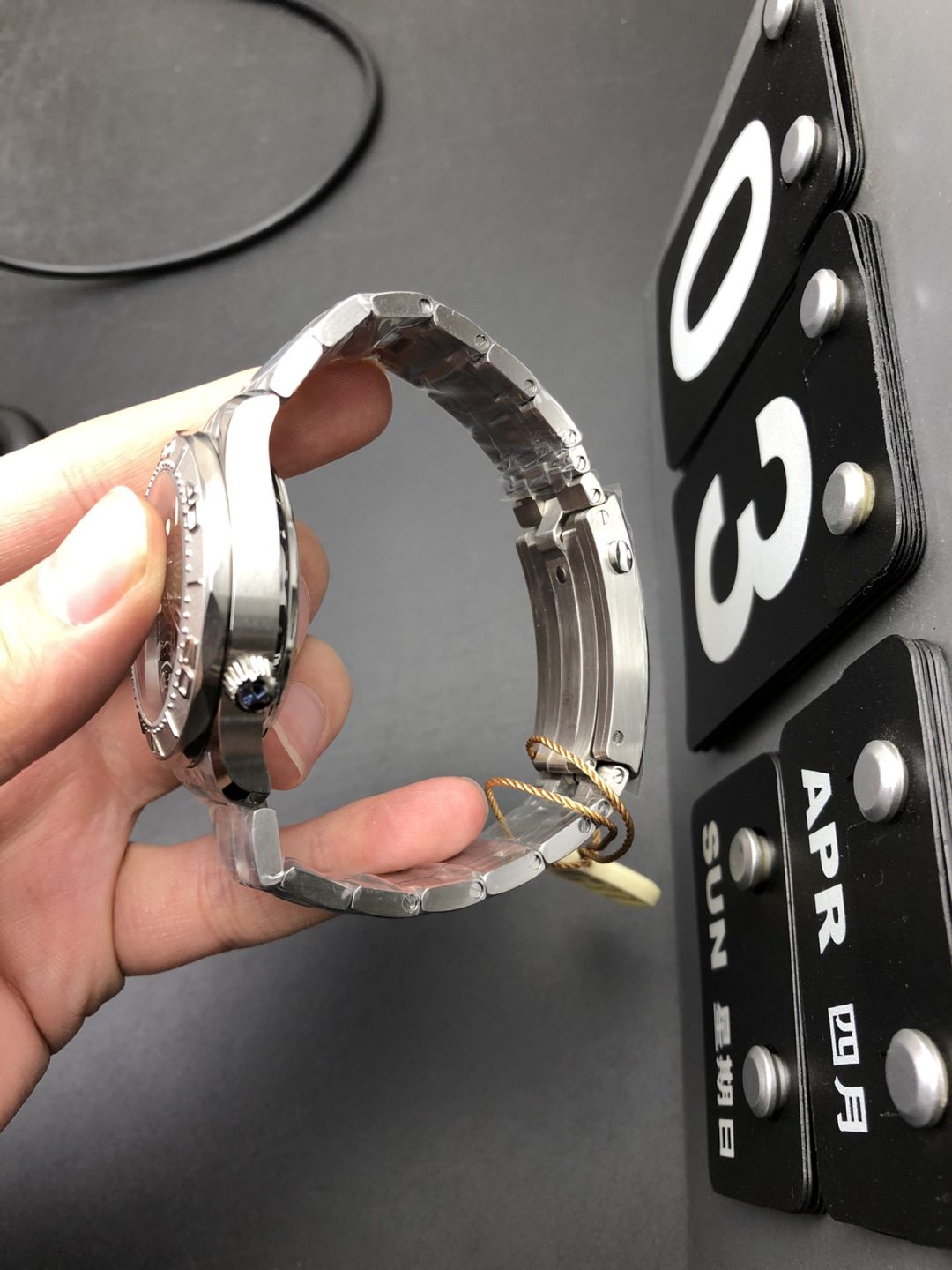 Omega VS Seamaster 300