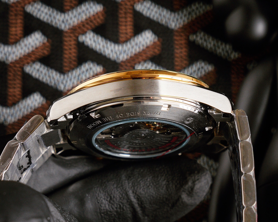 OMEGA Speedmaster Racing 43