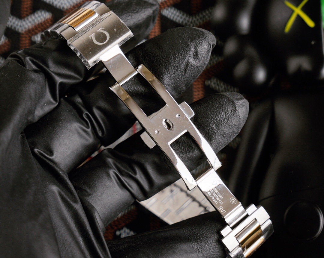 OMEGA Speedmaster Racing 43